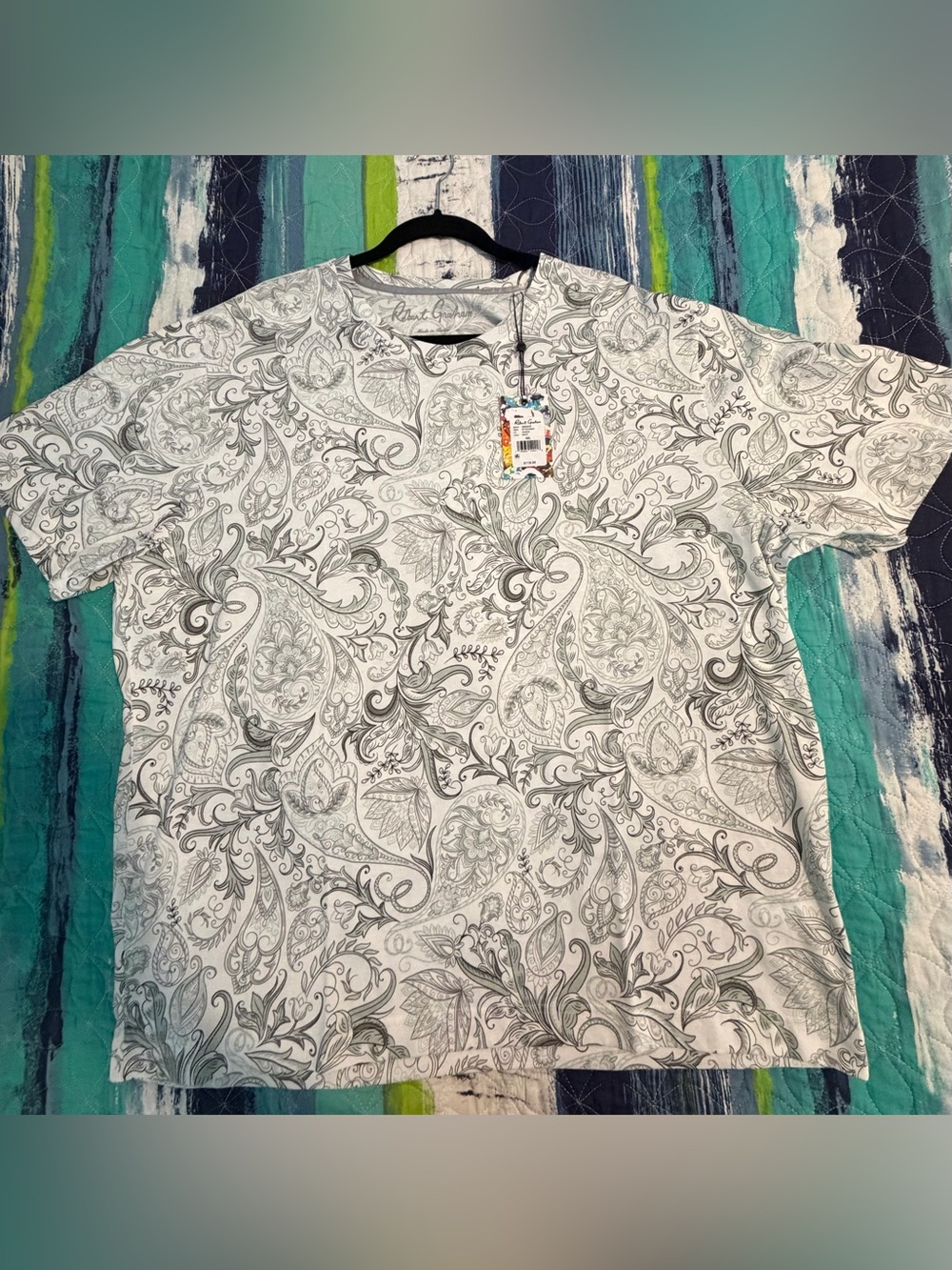 Gray Paisley Stencil Tee 🩶